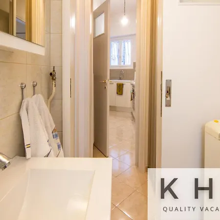 Apartment Retreat In Exarcheia Athens! *
